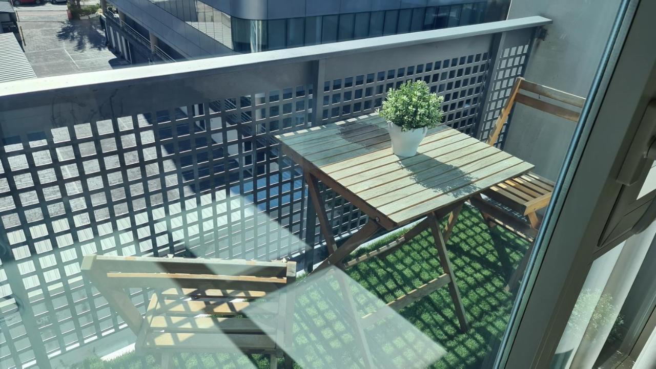 Oshun Sanchinarro Apartment Madrid Ngoại thất bức ảnh